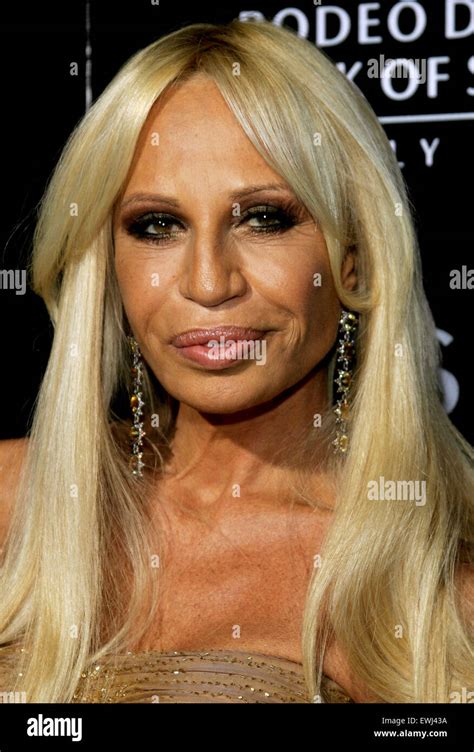 donatella versace piedi